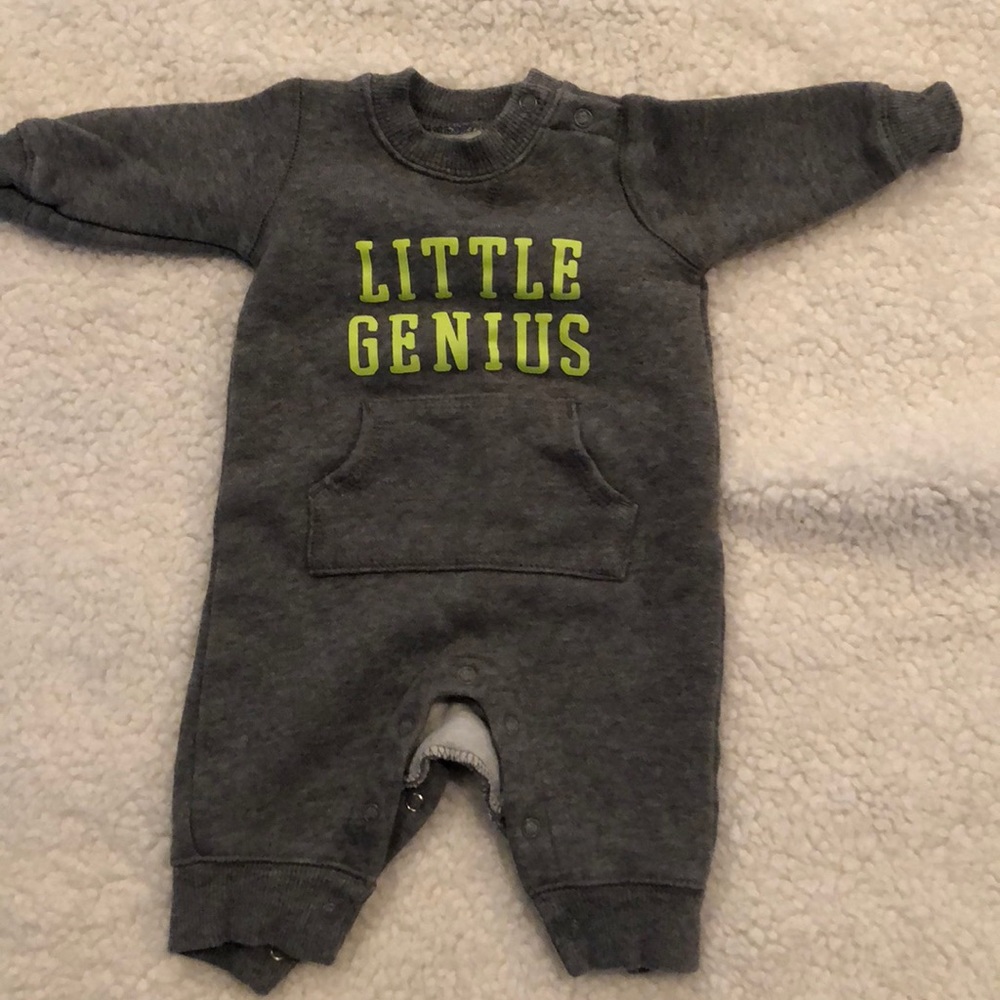 Carter’s sweatsuit. Very good condition.